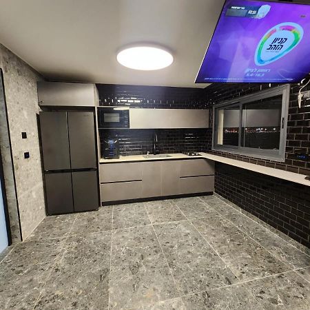 מבנים בים 75 Suites At Sea 海法 外观 照片