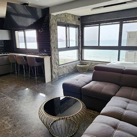 מבנים בים 75 Suites At Sea 海法 外观 照片