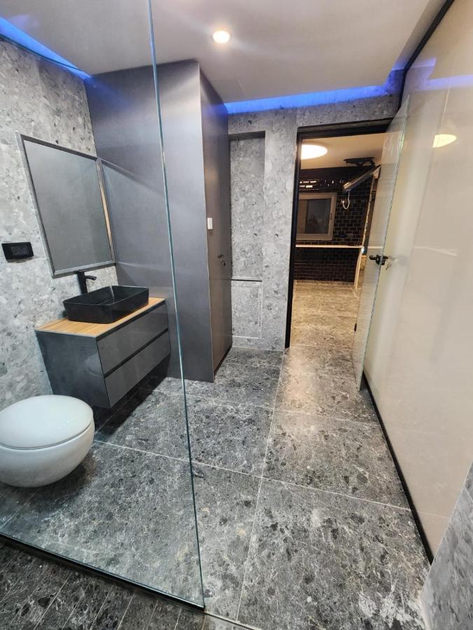 מבנים בים 75 Suites At Sea 海法 外观 照片