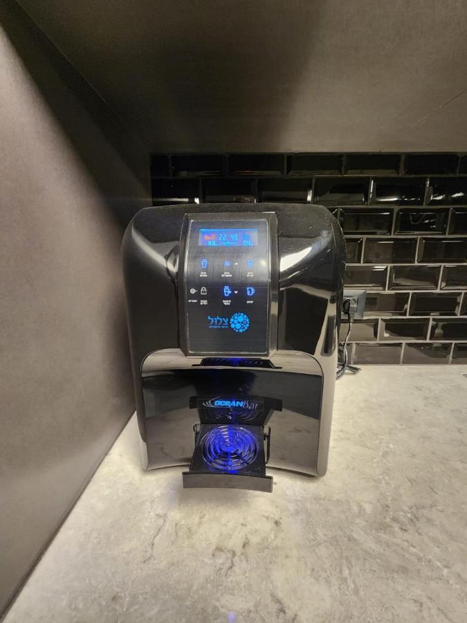 מבנים בים 75 Suites At Sea 海法 外观 照片