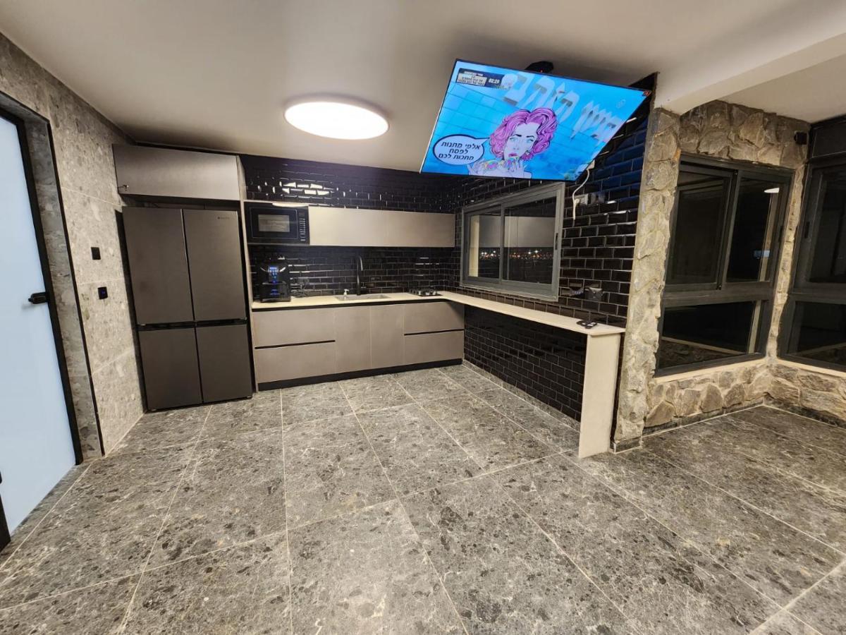 מבנים בים 75 Suites At Sea 海法 外观 照片